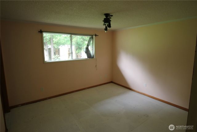 9513 NE Burton Road, Vancouver, WA 98662