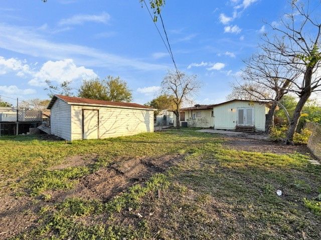 1130 Belmeade Dr, Corpus Christi, TX 78412