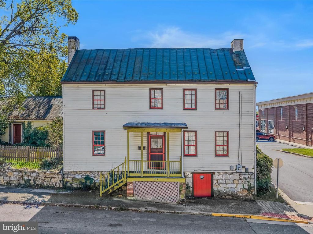 309 W LIBERTY ST, Charles Town, WV 25414