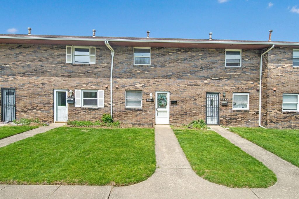 2345 N Woodbrook Circle N, 100, Columbus, OH 43223