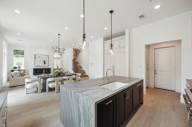 5 Wentworth Green Way, Houston, TX 77027