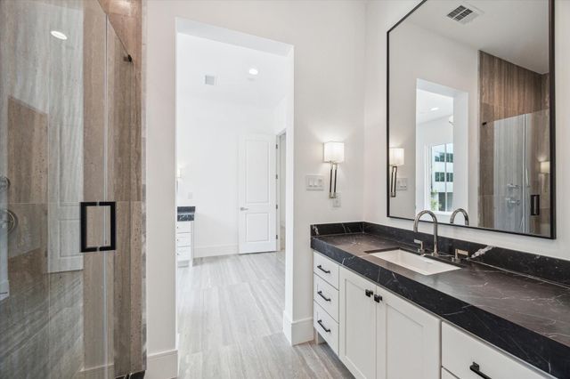 5 Wentworth Green Way, Houston, TX 77027