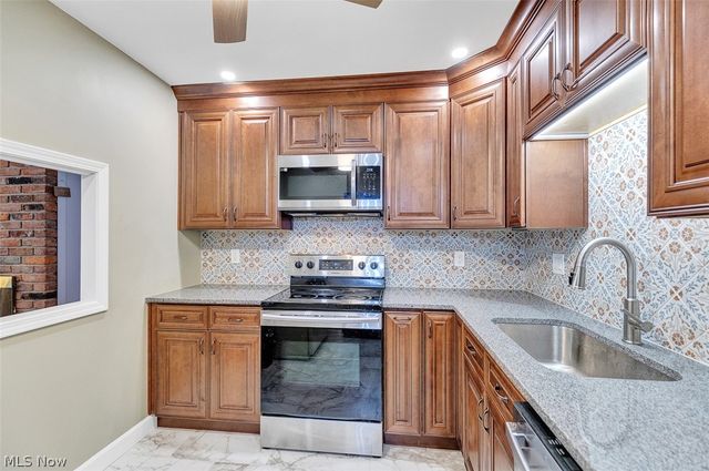 2854 Pease Drive 203S, Rocky River, OH 44116