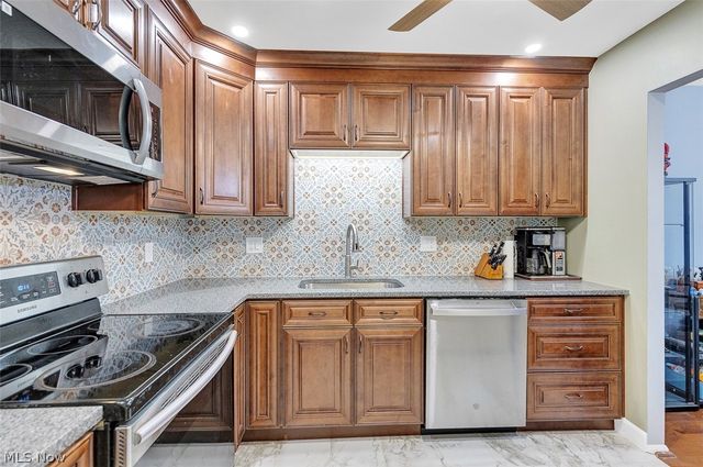 2854 Pease Drive 203S, Rocky River, OH 44116