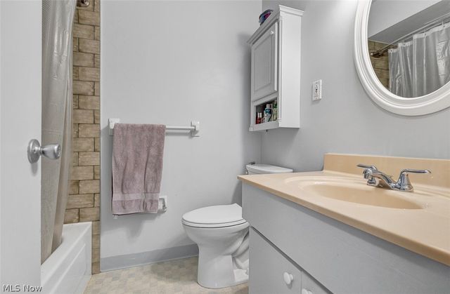 2854 Pease Drive 203S, Rocky River, OH 44116