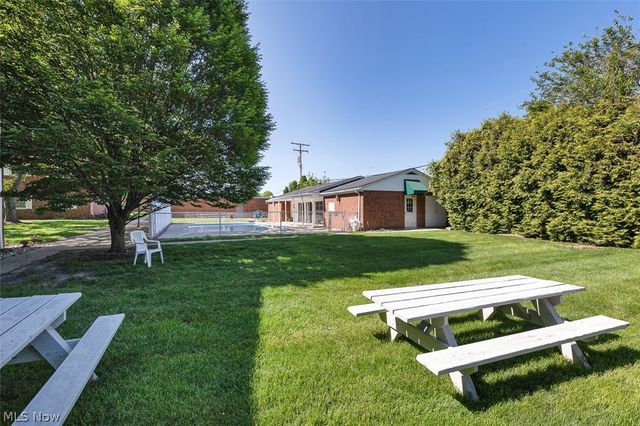2854 Pease Drive 203S, Rocky River, OH 44116