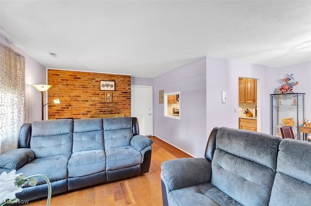 2854 Pease Drive 203S, Rocky River, OH 44116