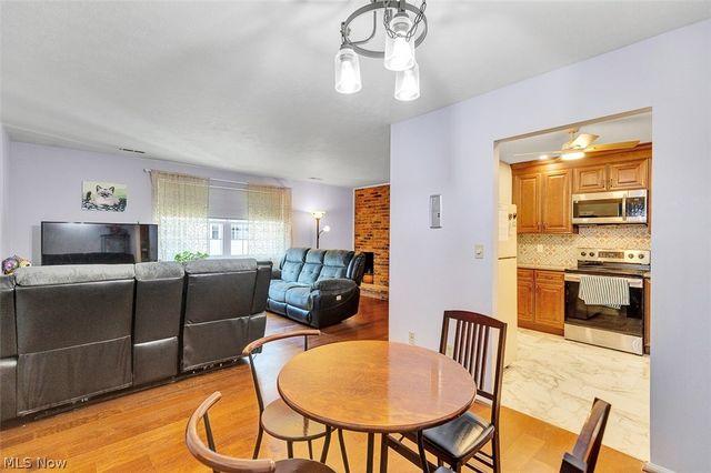 2854 Pease Drive 203S, Rocky River, OH 44116