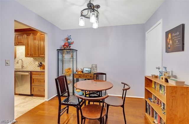 2854 Pease Drive 203S, Rocky River, OH 44116