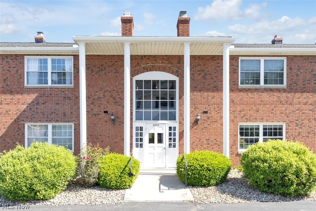 2854 Pease Drive 203S, Rocky River, OH 44116