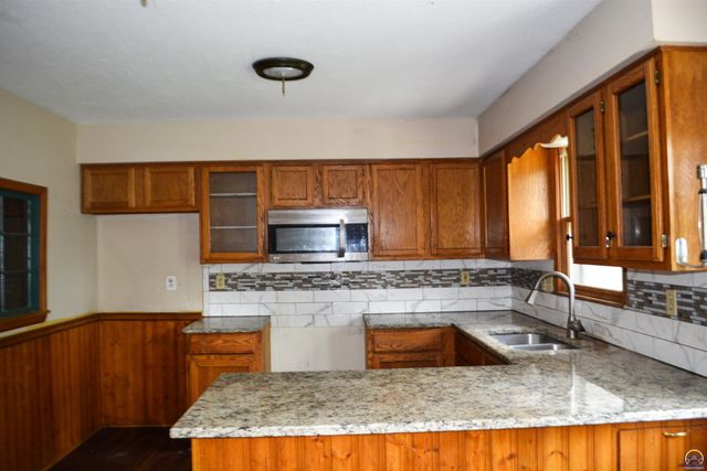 1524 Savage St, Eudora, KS 66025