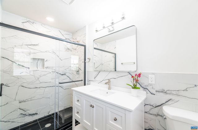 1036 LOCUST AVE, Charlottesville, VA 22901