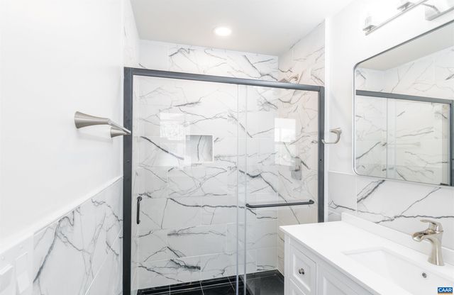 1036 LOCUST AVE, Charlottesville, VA 22901