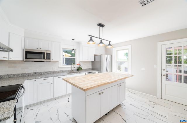 1036 LOCUST AVE, Charlottesville, VA 22901
