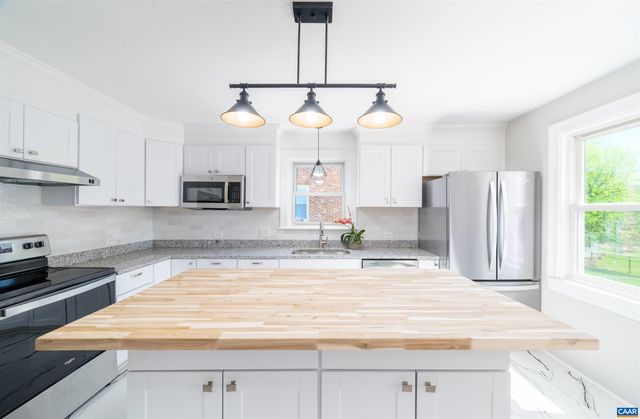 1036 LOCUST AVE, Charlottesville, VA 22901