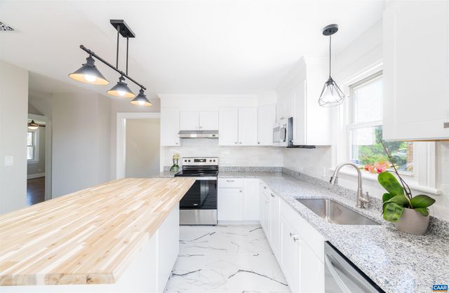 1036 LOCUST AVE, Charlottesville, VA 22901