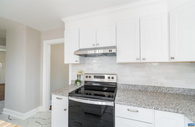 1036 LOCUST AVE, Charlottesville, VA 22901