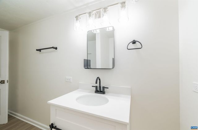 1036 LOCUST AVE, Charlottesville, VA 22901
