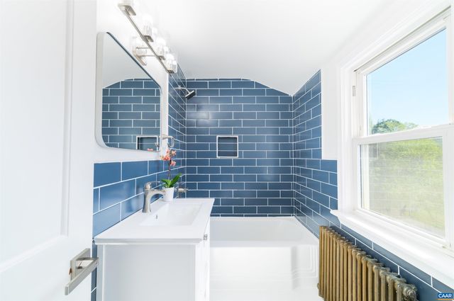 1036 LOCUST AVE, Charlottesville, VA 22901