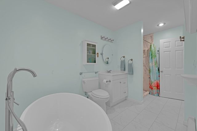 271 Mashapaug Rd, Holland, MA 01521