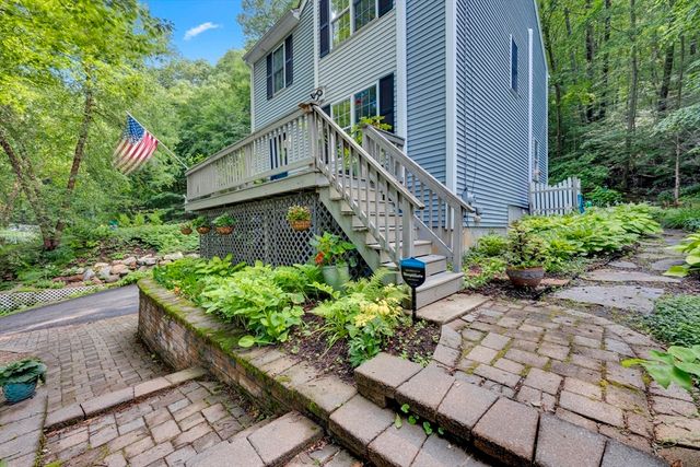 271 Mashapaug Rd, Holland, MA 01521