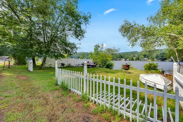271 Mashapaug Rd, Holland, MA 01521