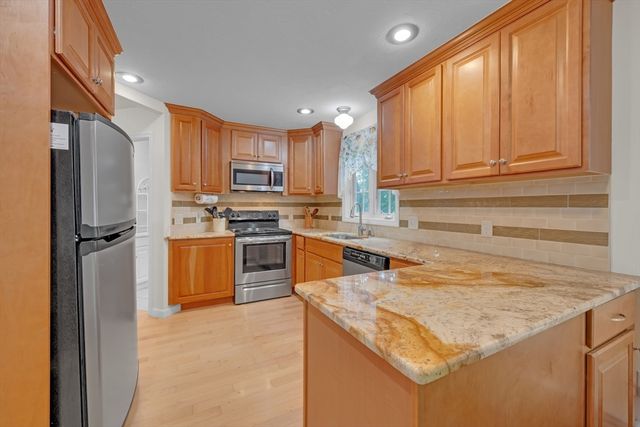 271 Mashapaug Rd, Holland, MA 01521