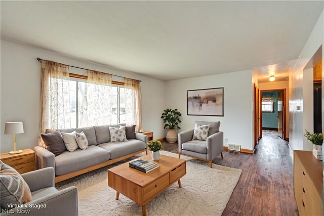 1306 N Plainview Drive, Copley, OH 44321