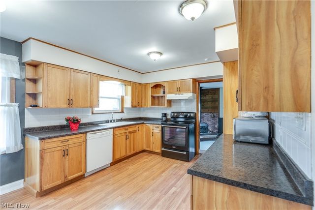 1306 N Plainview Drive, Copley, OH 44321