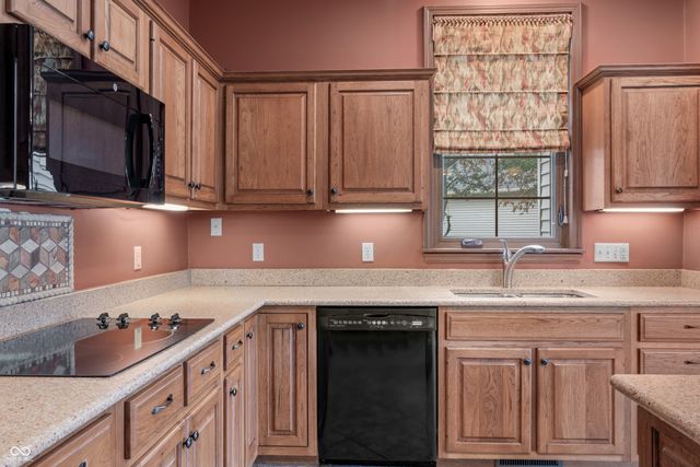9816 Stowaway Cove, Fort Wayne, IN 46835