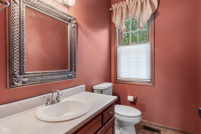 9816 Stowaway Cove, Fort Wayne, IN 46835