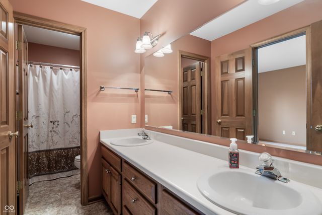 9816 Stowaway Cove, Fort Wayne, IN 46835