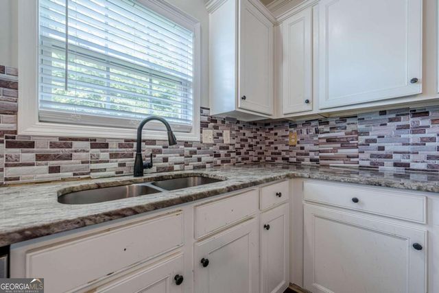 890 Sapphire Lane, Sugar Hill, GA 30518