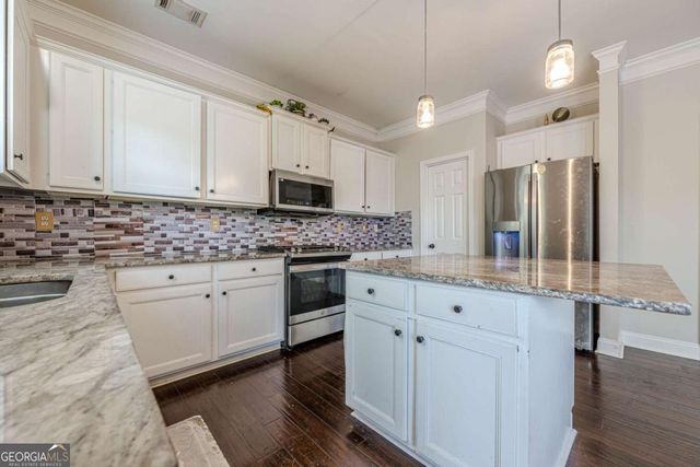 890 Sapphire Lane, Sugar Hill, GA 30518