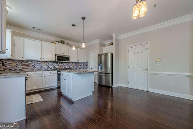 890 Sapphire Lane, Sugar Hill, GA 30518