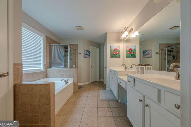 890 Sapphire Lane, Sugar Hill, GA 30518