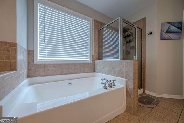 890 Sapphire Lane, Sugar Hill, GA 30518