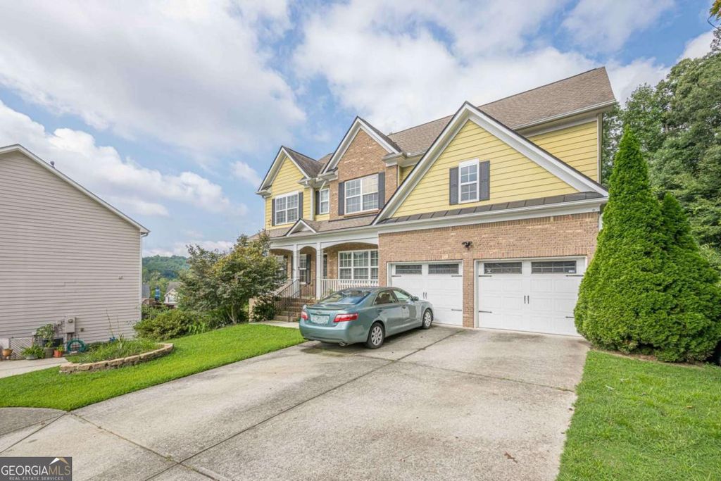 890 Sapphire Lane, Sugar Hill, GA 30518