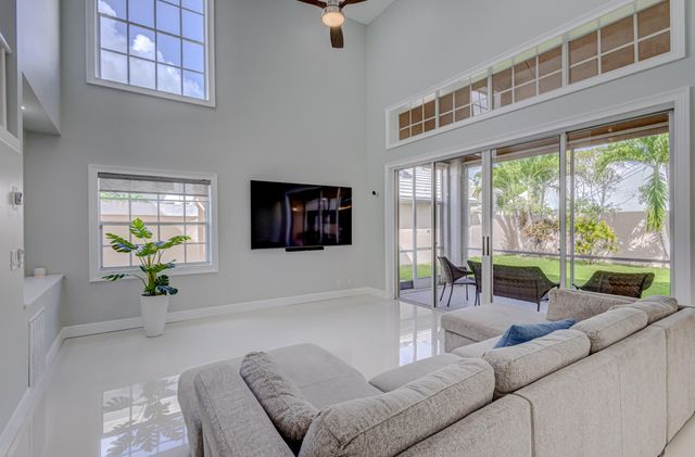 17 Selby Lane, Palm Beach Gardens, FL 33418