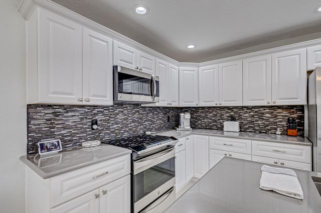 17 Selby Lane, Palm Beach Gardens, FL 33418