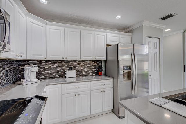 17 Selby Lane, Palm Beach Gardens, FL 33418