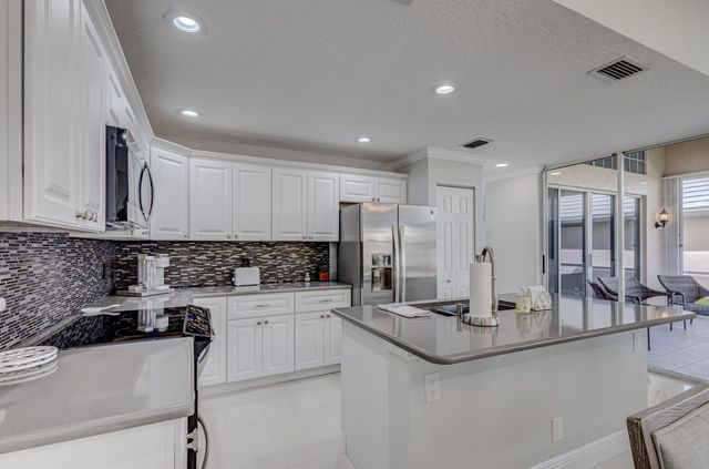 17 Selby Lane, Palm Beach Gardens, FL 33418