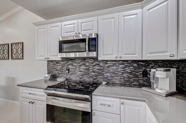 17 Selby Lane, Palm Beach Gardens, FL 33418