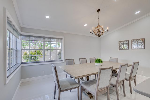 17 Selby Lane, Palm Beach Gardens, FL 33418