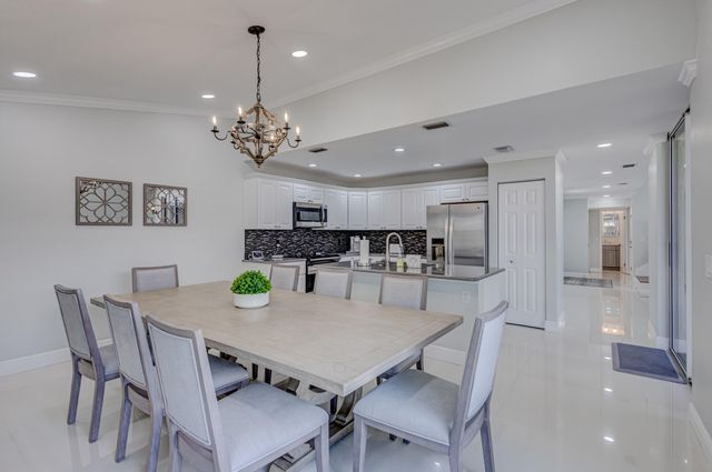 17 Selby Lane, Palm Beach Gardens, FL 33418