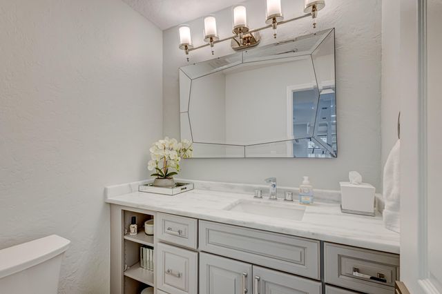 17 Selby Lane, Palm Beach Gardens, FL 33418