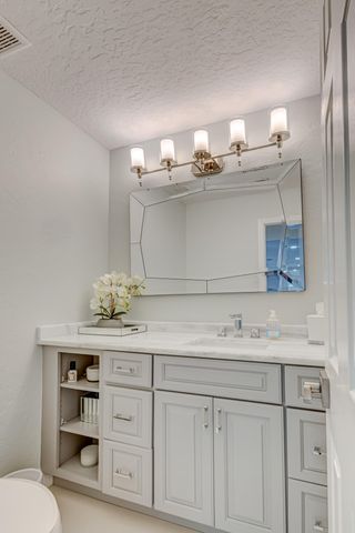 17 Selby Lane, Palm Beach Gardens, FL 33418