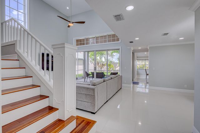 17 Selby Lane, Palm Beach Gardens, FL 33418