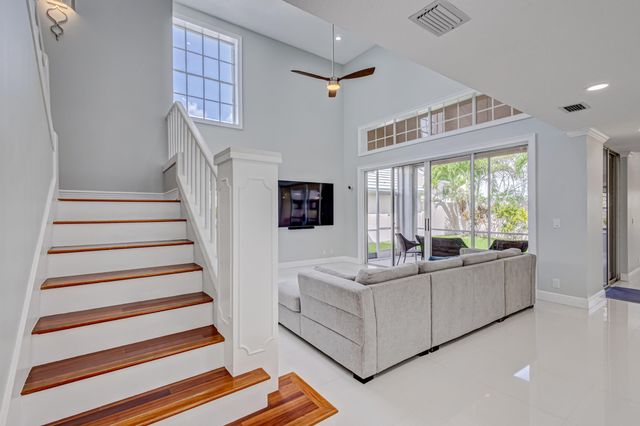 17 Selby Lane, Palm Beach Gardens, FL 33418