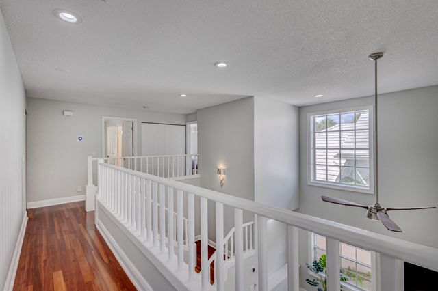 17 Selby Lane, Palm Beach Gardens, FL 33418